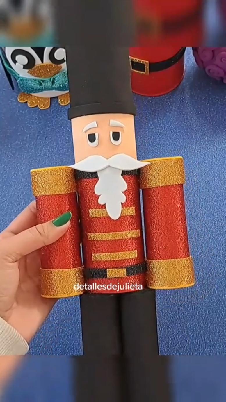 Cascanueces navideños 🎅☃️❄Si necesitan el paso a paso está en mi canal de YouTube, detalles de Julieta 💖 #decoracionnavideña #Navidad #cascanueces #cascanuecesnavidad #cascanuecesnavideños #ideasnavideñas #diynavidad #manualidadesnavideñas #manualidadesdenavidad #merrychristmas #navidad 