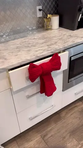 Christmas kitchen towel bow 🎀✨ #kitchendecor #christmas #chistmasdecor #DIY #towel #kitchentowel #christmasdecorating  #bow #christmastime 