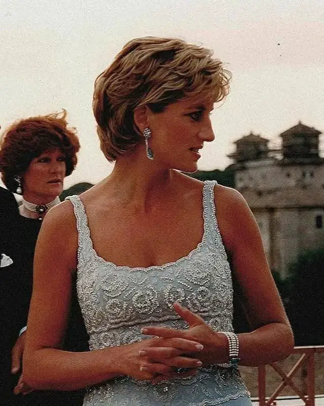 #ladydiana #princessdiana #princessofwales #ladydi #fypages #fypage✨ #fypageeeee #inglaterra #Wales #reinounido #explore #edit #tiktokviral #forpageforyou #forpage_tranding #foryouvirall #viralvideostiktok 