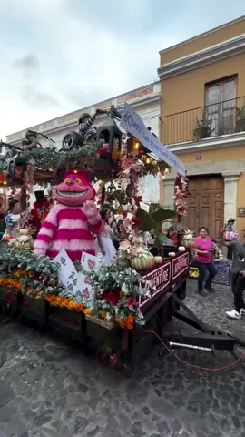 festival de las flores 2024 Alicia en el país de las maravillas  #FestivalDeLasFlores #aliciaenelpaisdelasmaravillas #antiguaguatemala #antigua #quepelado #fyp #gt #videoviral #parati #guatemala🇬🇹viral #guatemala🇬🇹 #PatrimonioCulturalDeLaNación #tradicionesdeguatemala #antiguaguatemala 