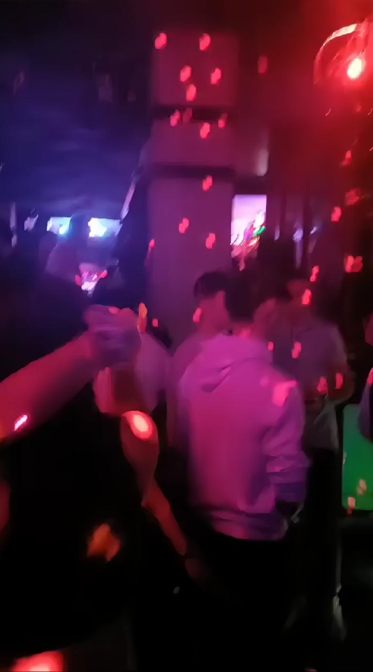 Para fingir salidas 🥃 #parafingir  #fingir  #fiesta  #disco  #discoteca  #estadosparawhatsapp  #viral_video  #hi  #history  #party  #antro 