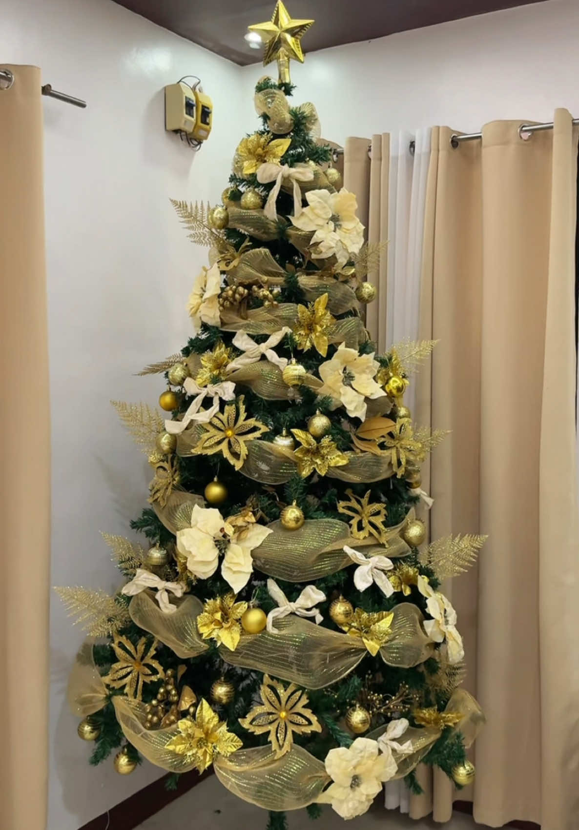 murang decors sa christmas tree!! #fyp #christmas #christmastree #christmasdecor 