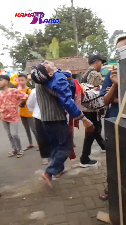 Jathilan Panji Wahyu Budaya KulonProgo Yogjakarta. babak klasik pongjur, nggak klasik nggak asik. #jathilan #jathilanjogja #jaranan #aldo #kamarradio #kamarradiotemansantaimu 