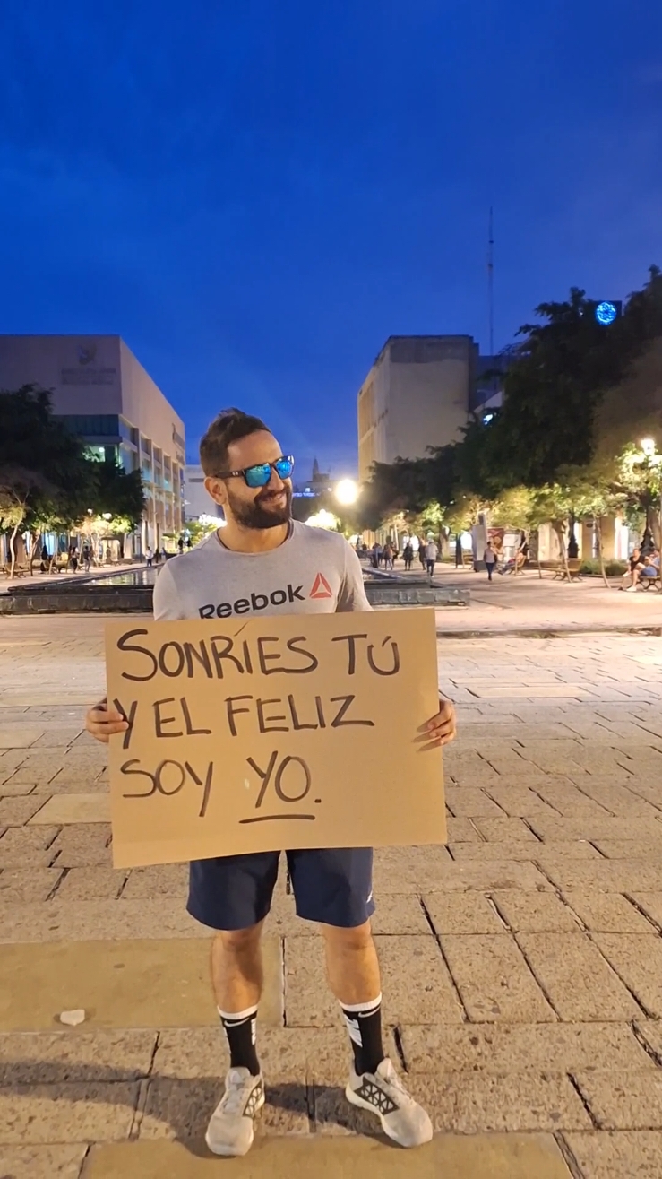 Al final la felicidad se trata de cómo vemos las cosas 😎🤙 #elantiletreros #eldelosletreros  . . . #viernes #felicidad #amor #sonrisa #estadosparawhatsapp #frases #frasesparadedicar #frasesparastatus 