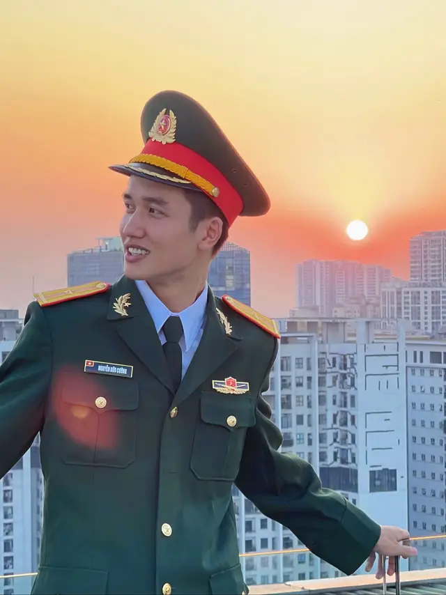 Một tình yêu giản đơn như sun flower 🤗  #lailacuongday #TikTokAwardsVN #livefest2024 #livefestvn2024 #chubodoi #bodoi #quandoinhandanvietnam #qdnd #yeubodoi #hauphuongvungchac #kaychauanh #xh #xuhuong #thinhhanh #viral #trending 