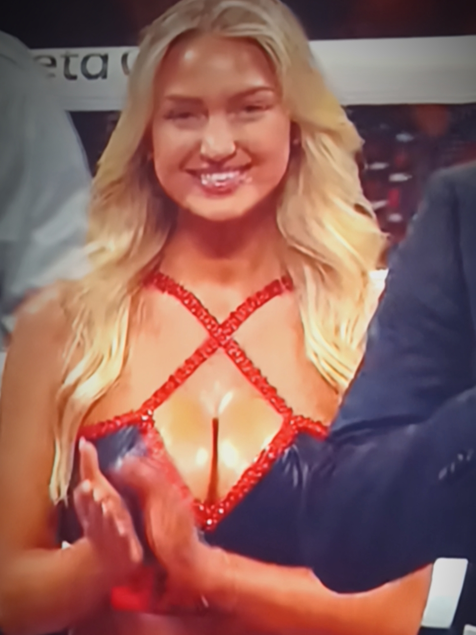 She's the main Event attraction😮‍💨😍 #tysonpaul #miketyson #miketysonboxing #miketysonvsjakepaul #jakepaul #jakepaulboxing #netflix #boxing #fight #boxing🥊 #mma #jakepaulvsmiketyson