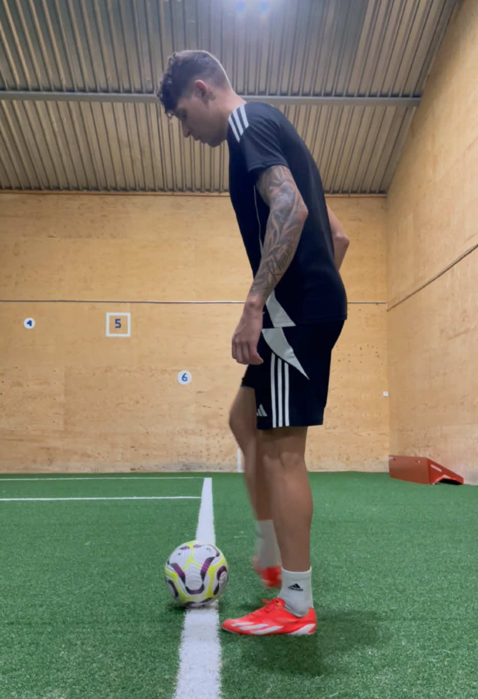 Own every moment. Master your first touch! ⚽️ Toss the ball, meet it softly with your laces or inside foot. Add direction—push it where you want to go. Keep it light, quick, and controlled. Smooth, precise, ready for the next move. #elitefootballsquad #footballskills #footballdrills #soccerdrills #soccerskills #coaching #onlinecoach 