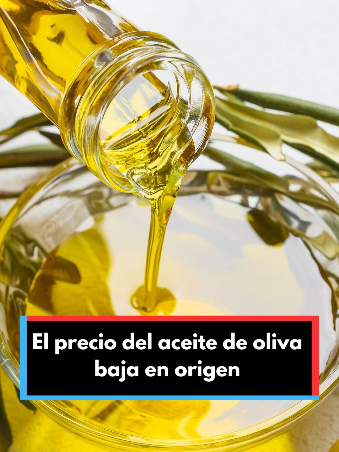 El precio del aceite de oliva en origen ha bajado gracias a una mejor cosecha. Se espera una cosecha un 50% superior a la del año pasado. Desde que comenzó la recogida hace tres semanas, el precio del virgen extra ha caído un 27% en almazara. Un descenso que aún no se ve en los supermercados y que ha hecho saltar las alarmas entre los productores. #economia #aceitedeoliva #aceitedeolivavirgenextra #aove #noticias #noticiastiktok