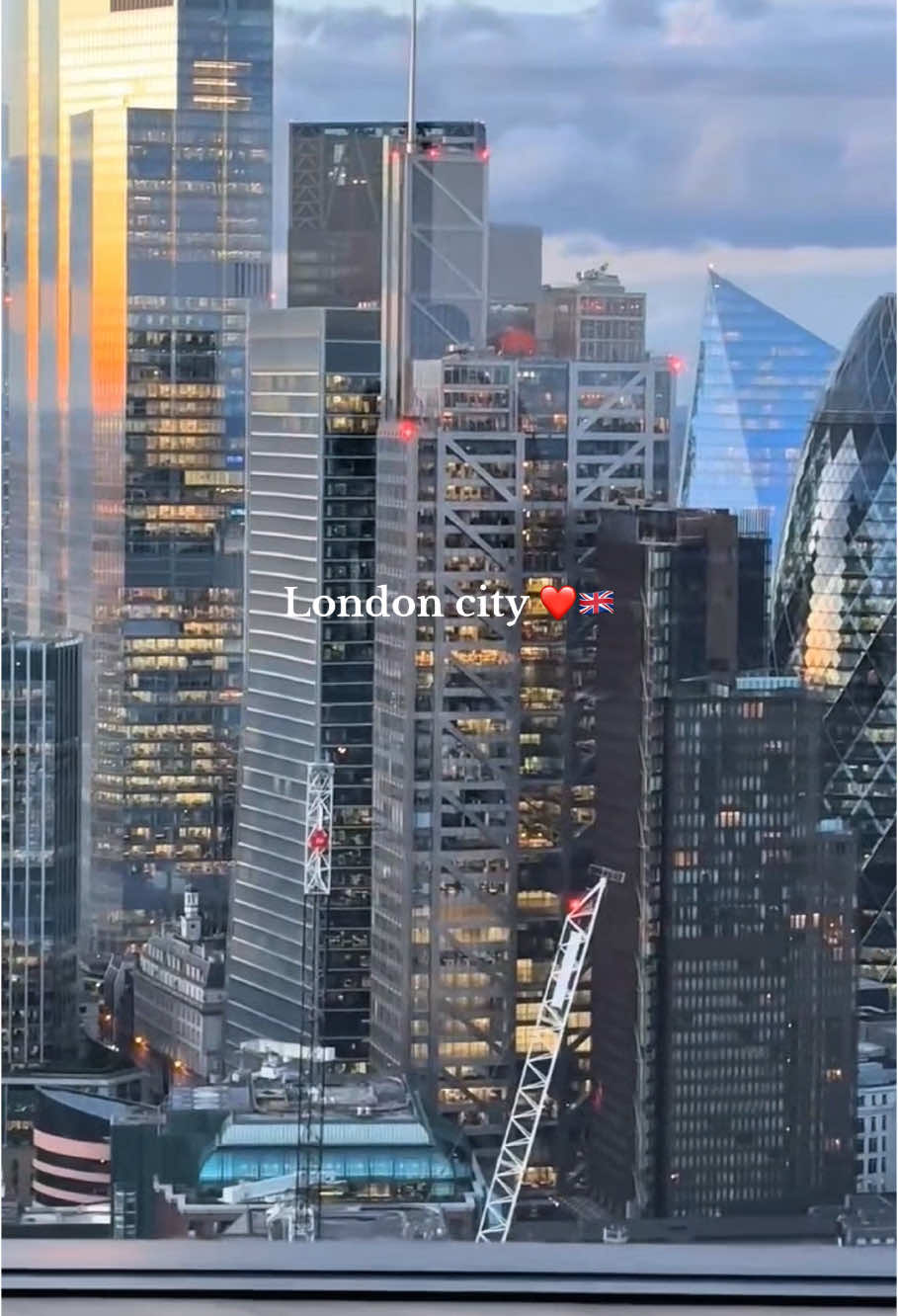 Habibi come to united kingdom ❤️🇬🇧💜🥰 #enjoy #dreamcity #unitedkingdom #foryou #londonlife 