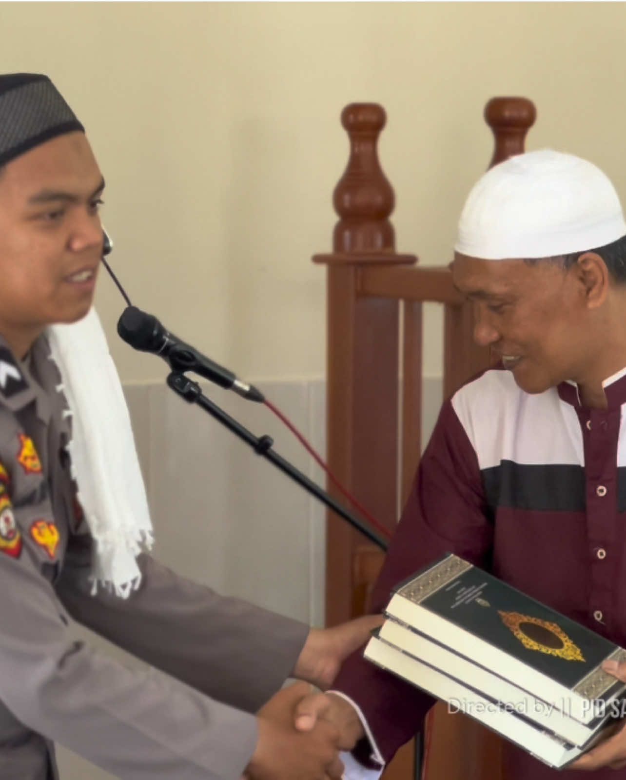 Pelaksanaan Kegiatan Safari Jumat,dirangkaikan dengan pemberian Al Qur-an Kepada Pengurus Masjid Bakri oleh personil dit samapta polda Gorontalo @Divisi Humas Polri Official @Korsabhara @Kabaharkam Polri #samapta #gorontalo #polriindonesia #foryoupage #jumatberkah #polda 