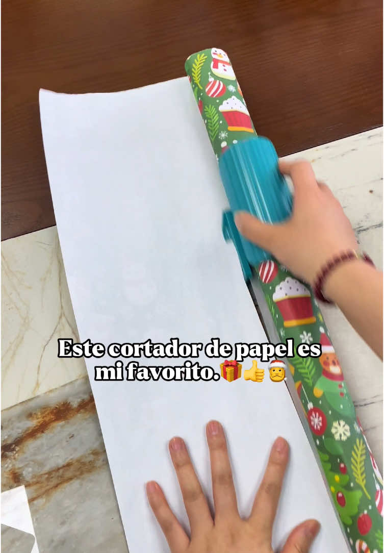 Este cortador de papel es mi favorito.🎁👍🎅 #gadget #giftwrapping #christmas #deal #giftwrappinghacks #satisfying #christmas #gifts #christmaswrapping #WrappingPaper  #tiktokshopblackfriday #tiktokshopcybermonday 