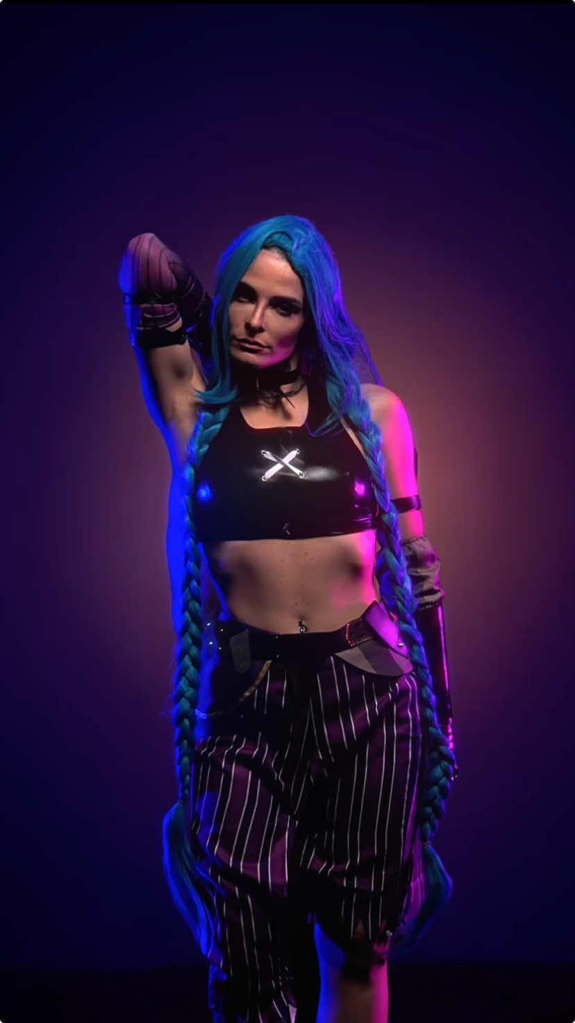 Oh,you want a villain? Lemme show you how i evil 🔵😈..  #leagueoflegends #arcane #netflix #urban