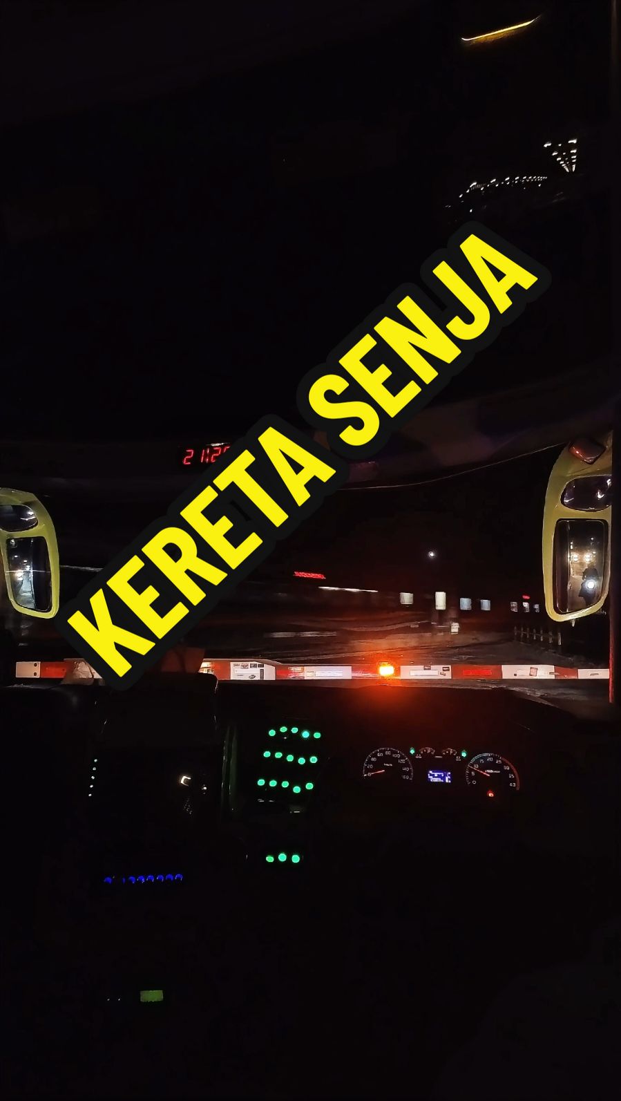 KERETA SENJA #cceritaperjalanan #cakikinchannel #reels #keretaapi #videoperjalanan #fypage 