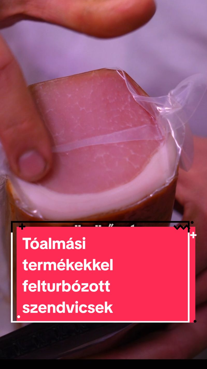 Tóalmási termékekkel felturbózott szendvicsek😍🥪 A zamatos kolbászok, füstölt szalonnák és ínycsiklandó tarják bármilyen szendvicset képesek igazi ínyenc fogássá varázsolni👌💯 Tökéletes választás a gyerekeknek az iskolába, vagy neked a munkahelyedre!🎒 . . . . #ebéd #ebed #vacsora #főzés #sütés #fozes #sutes #konyha #ebédötlet #étel #finom #recept #receptek #mutimiteszel #kolbász #kolbasz #reggeli #reggeliötlet #tóalmásikolbász #toalmasikolbasz #finomság #finomvolt #szalonna #ebédtipp #toalmasi #gyorsanfinomat #hidegtal #hidegtál #mentes #mutimiteszel_mentes