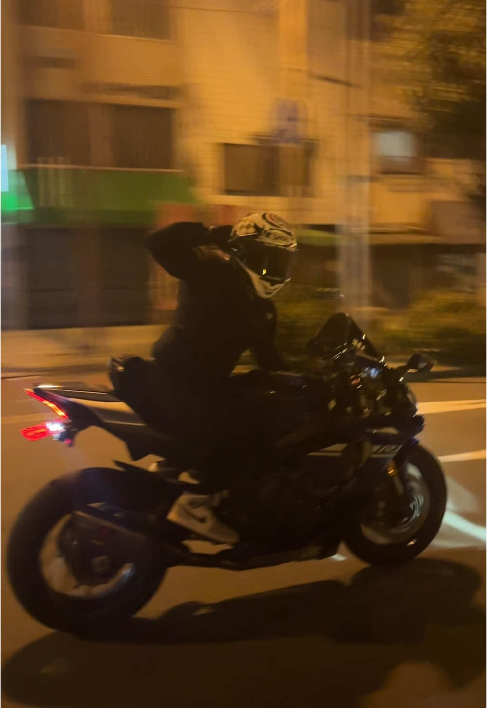 関西勢、ここがどこか当ててみ? #バイク #YAMAHA #yzfr1 #mctyson #関西#大阪