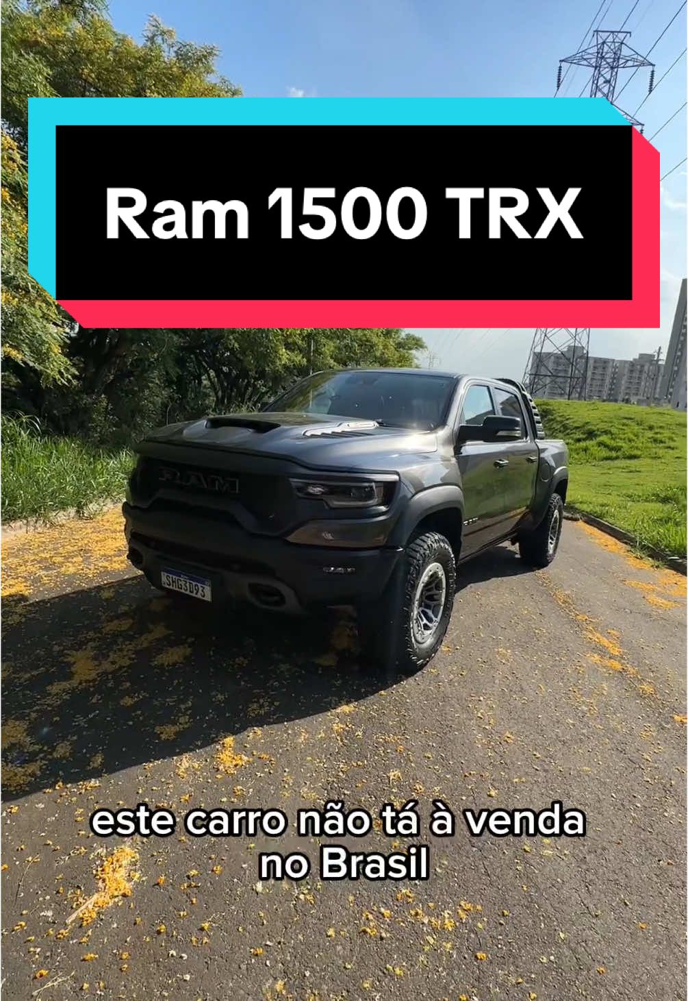 Resumão: Ram 1500 TRX Esse carro é um absurdo. De todos os maiores absurdos que já vi. A ponto de fazer o @Rafael Pocci Déa chorar por ela. Mas antes eu tirei uma casquinha (e uns dias) para fazer conteúdo para vocês. Conheça a caminhonete mais absurda da face da terra #carro #carros #ram #ramtrx #trx #ram1500 #1500 #picape #caminhonete #4x4 #v8 