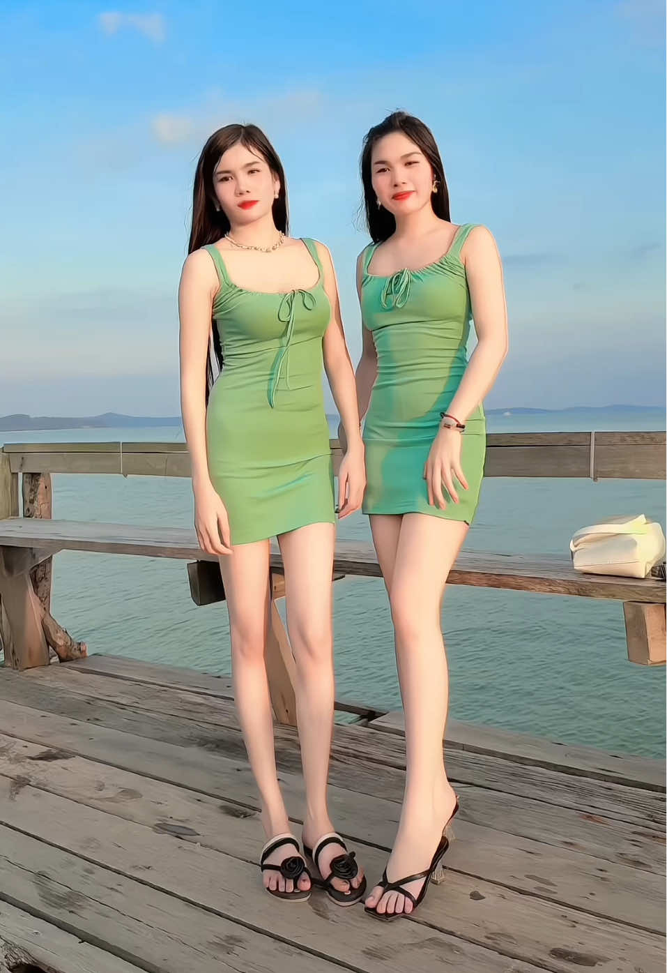 ជាបងប្អូន👭@FB Em Sokhim #រ៉ូបលើខ្លួនមានលក់🛍 #កម្មង់តាមអាខោនfb_em_raksa #fyp 