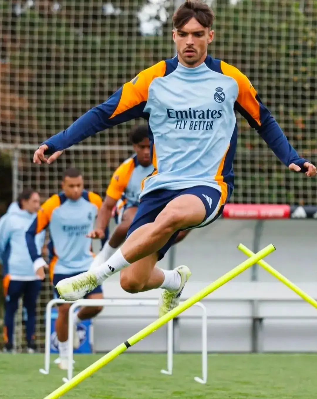 💪🏾🤍 Vamos! @IlloJuan 🤣 #realmadridfc #halamadrid #rm #SantJordi2024 #parati