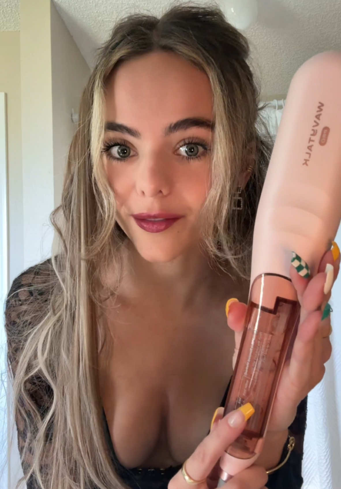 #steamstraightener #healthyhairjourney #straighteninghair #hairtools #wavytalkstraightener #straightenerbrush #giftsforher #tiktokshopholidayhaul #tiktokshopblackfriday 