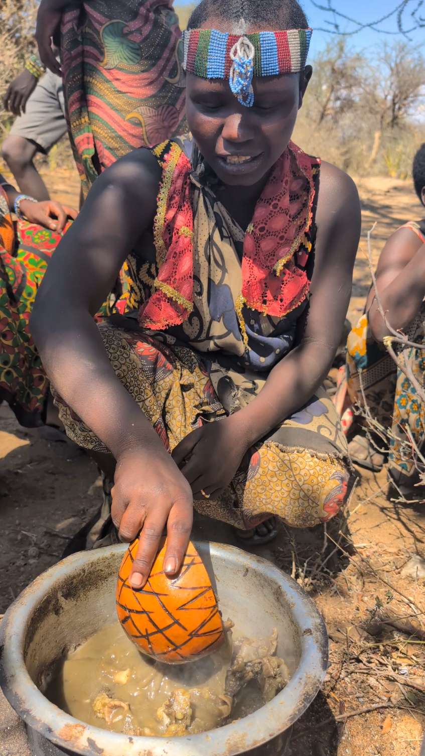 See,,!! Beautiful girls Hadzabe tribe Cook's Meal😋 So Delicious#bushmen #Culture #traditional 