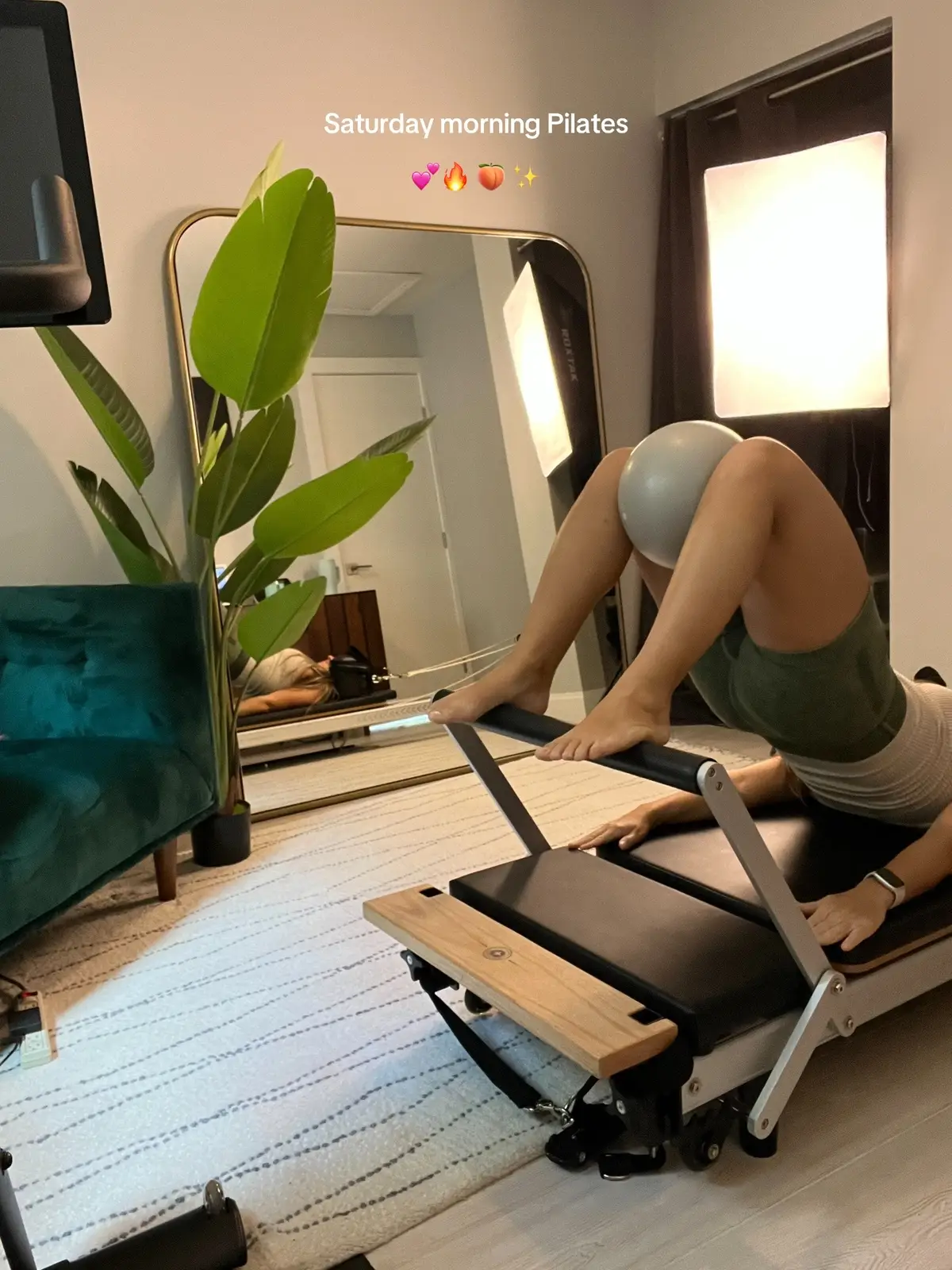 My booty is on fire 🔥 Did you get your workout in today?  #pilates #pilatesworkout #pilatesreformer #workout #workoutroutine 