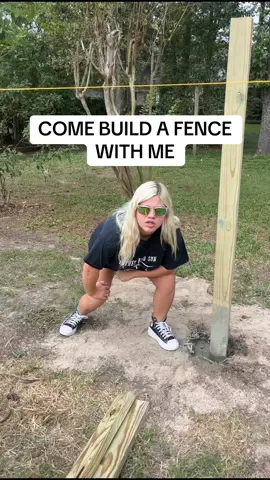 Come build a fence with me today #fencebuild #howtotiktok #construction #fences #comdey #funnyvideo #building #getitdone #howtotiktok #fencer 