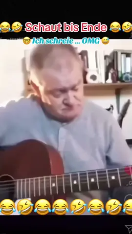Mann fällt Gebiss raus Hund klaut es ihm 🤣 #witzigevideos #lustigevideos #lachflash #gebisslos #hundmitgebiss #hundevideos #gitarre #lachenistgesund #lol #tränenlachen #witzig #lustig #lustigeclips 