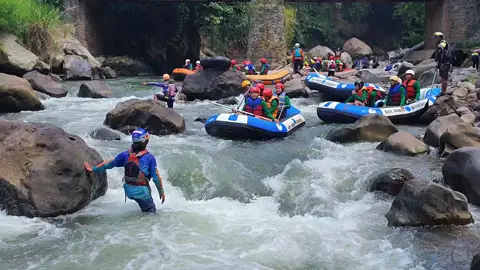 Rafting sungai cikoneng ciwidey bale bambu adventure ayooo gassskennn#pengikut #sorotan##fyp #raftingciwidey #balebambuadventure