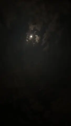 ‏وياعذابي لادنى الليل من روس الجبال ‏وأنتهى يومٍ من العمر معاد أرتجيه  ‏وأنتي أبعد من سماء الحلم ووصالك محال ‏يابعد من هل دمعي ضحى الفرقا عليه ‏⁧‫#ضيدان_بن_قضعان‬⁩ ‏- #ضيدان_قضعان   #العلا  #قمرا #القمر  #الغيم    .   #محمد_المقحم #تصويري #العلا #القريات #صالح_النشيرا #محمد_السكران #ضيدان_بن_قضعان #سفر_الدغيلبي #مطر #البلدة_القديمه 