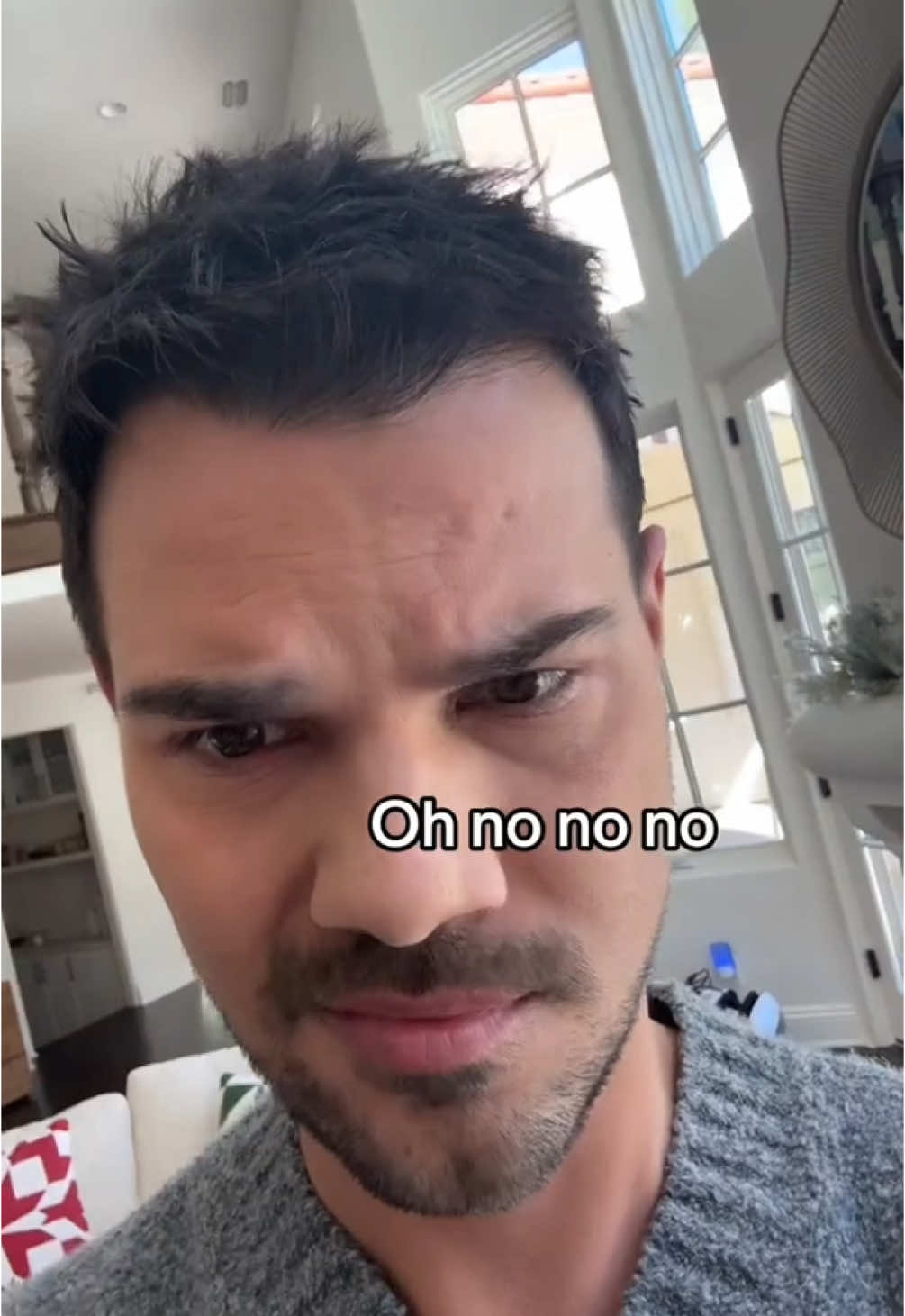 Team Taylor. 😉😂 (🎥: @Taylor Lautner)