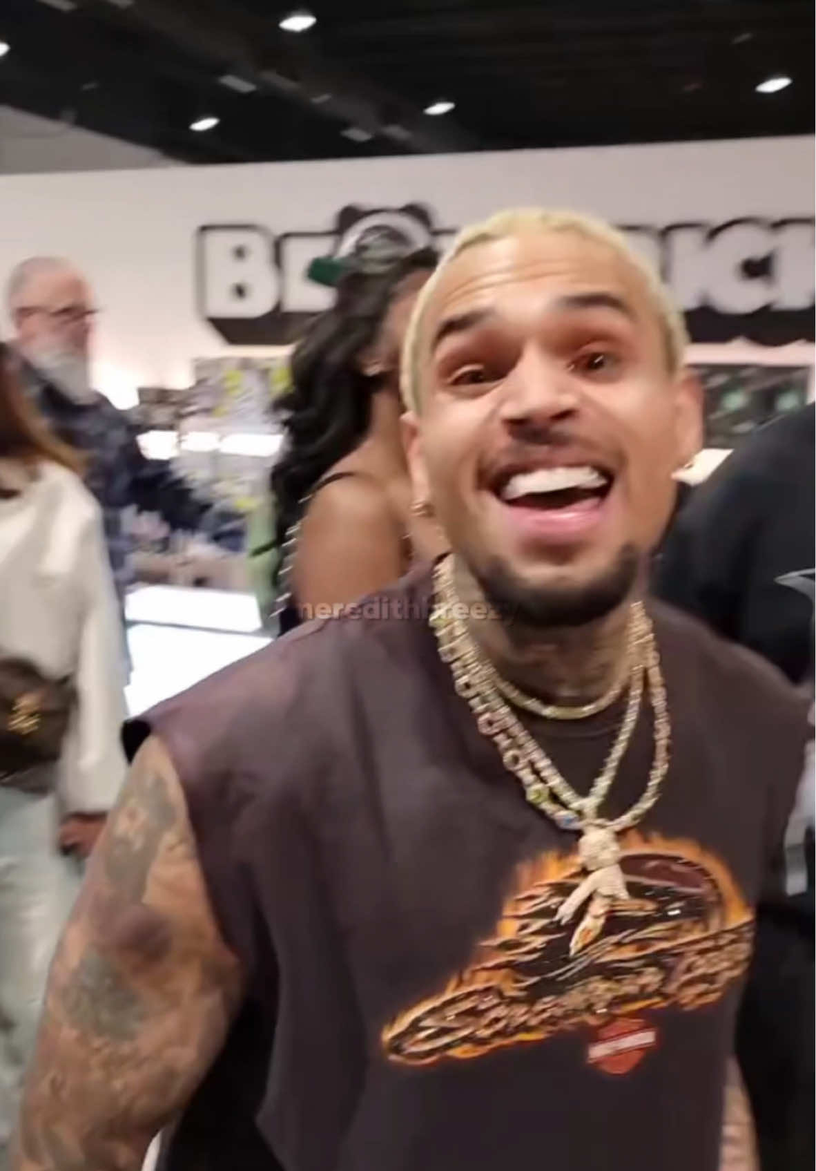 Hes so mf cuttee! Designer Con 2024 in Vegas! 🔥 . . @chrisbrownofficial  . . #meredithbreezy #chrisbrown #chrisbrownofficial #teambreezy #breezy #teambreezyforlife #chrisbreezy #cbreezy 