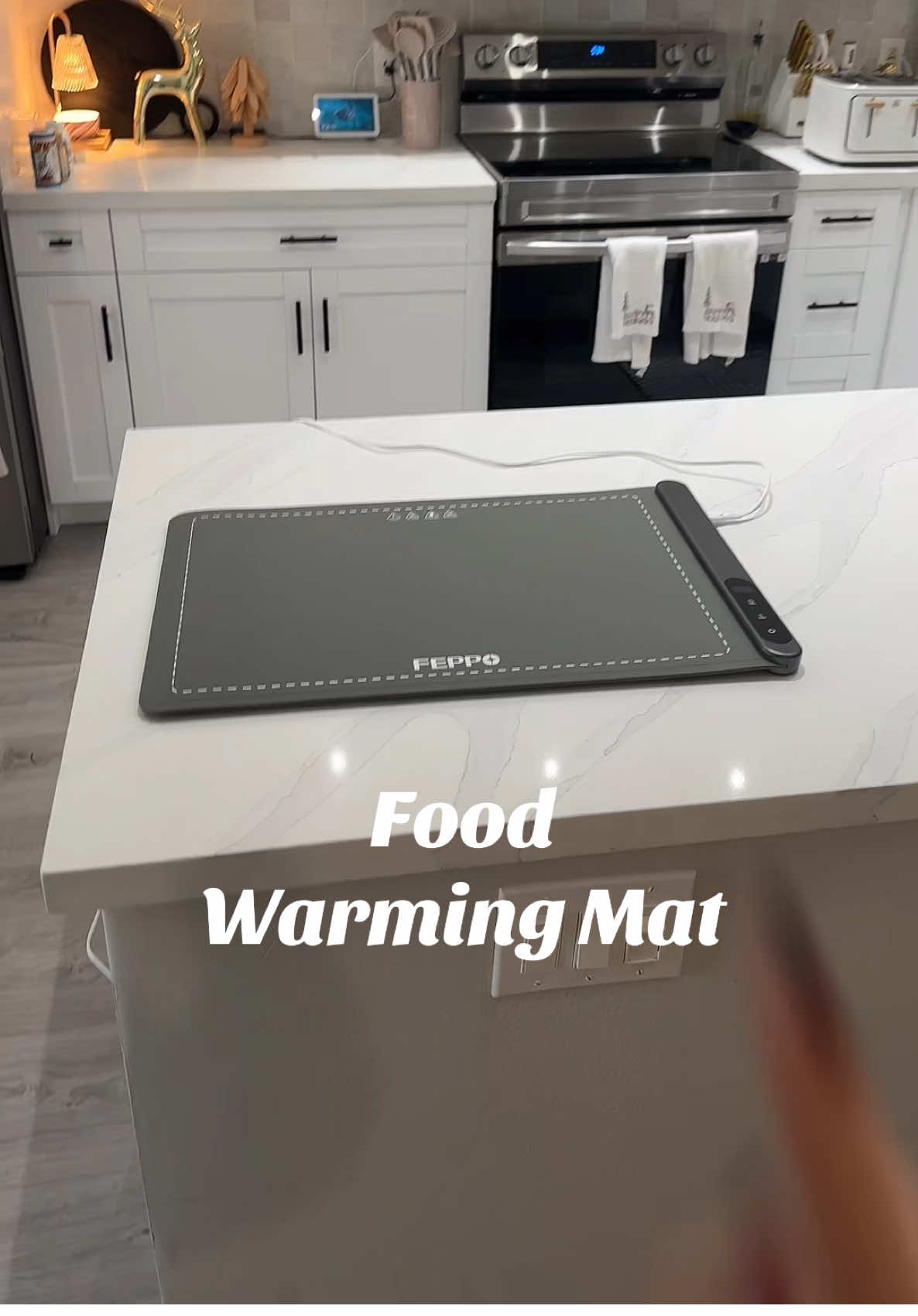 Hostess must have #foodwarmingmat #hostess #cooking #cookwithme #kitchengadgets #thanksgivingdinner #tiktokshopblackfriday 