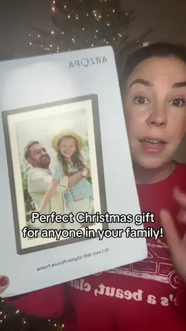 The flash sale price is so low!! Plus free shipping!! Get this affordable gift before they’re gone! 🎁 #digitalphotoframe #photoframe #pictureframe #photos #pictures #arzopa #digitalpictureframe #giftideas #perfectgifts #giftsforher #christmasgiftideas #giftsformom #holidayhaul @ARZOPA 