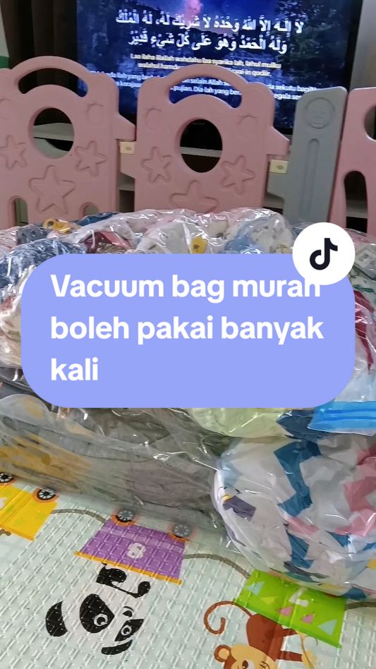 Replying to @zaiton0109  vacuum bag ni memang function macam macam boleh simpan. Tak berhabuk, tak makan ruang, boleh pakai banyak kali pulak tu. #vacuumbag #vacuumbagmurah #vacuumbagtravel 