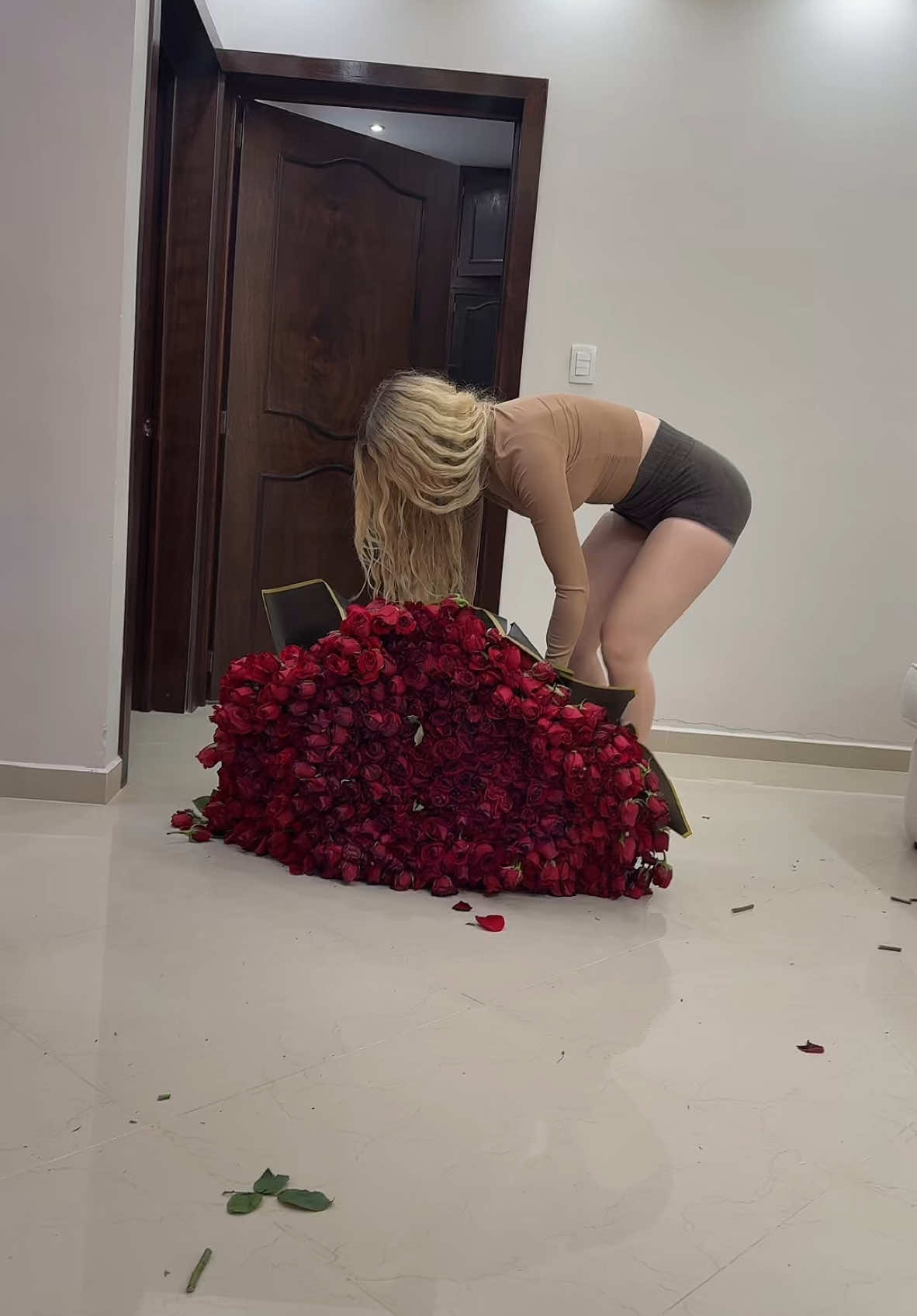 Cargar mil rosas no es facil 