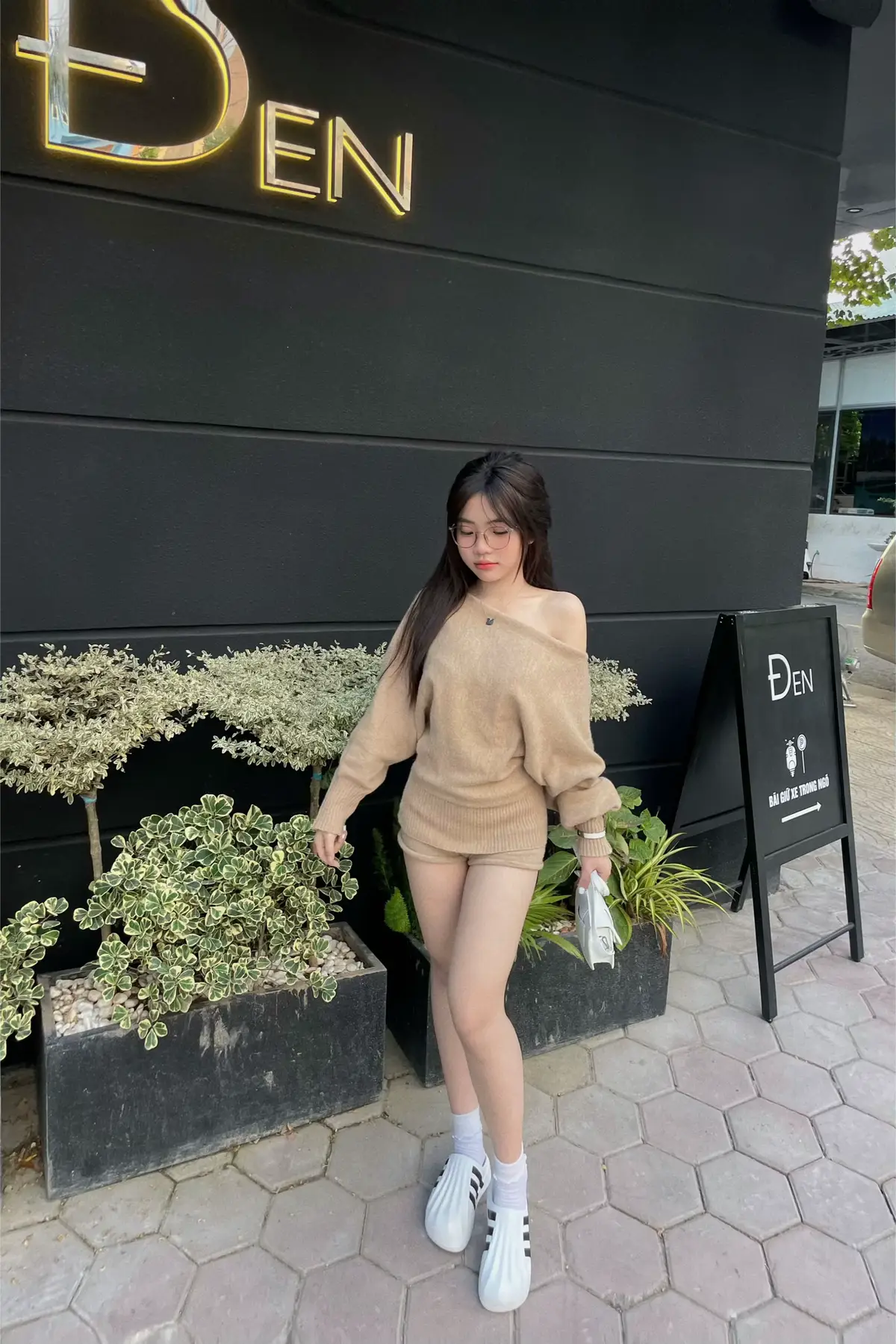 #fypシ #xhuong #TikTokAwardsVN #viral #outfit #kẹptocxinh #dép_adidas 