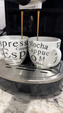 Coffee lovers 😉@the k family #cubana #latina #coffee #coffeetiktok #espresso #cowsarespressomachine #bestcoffee #coffeathome #easy#delisioso😋 #satisfy #espressomachine .