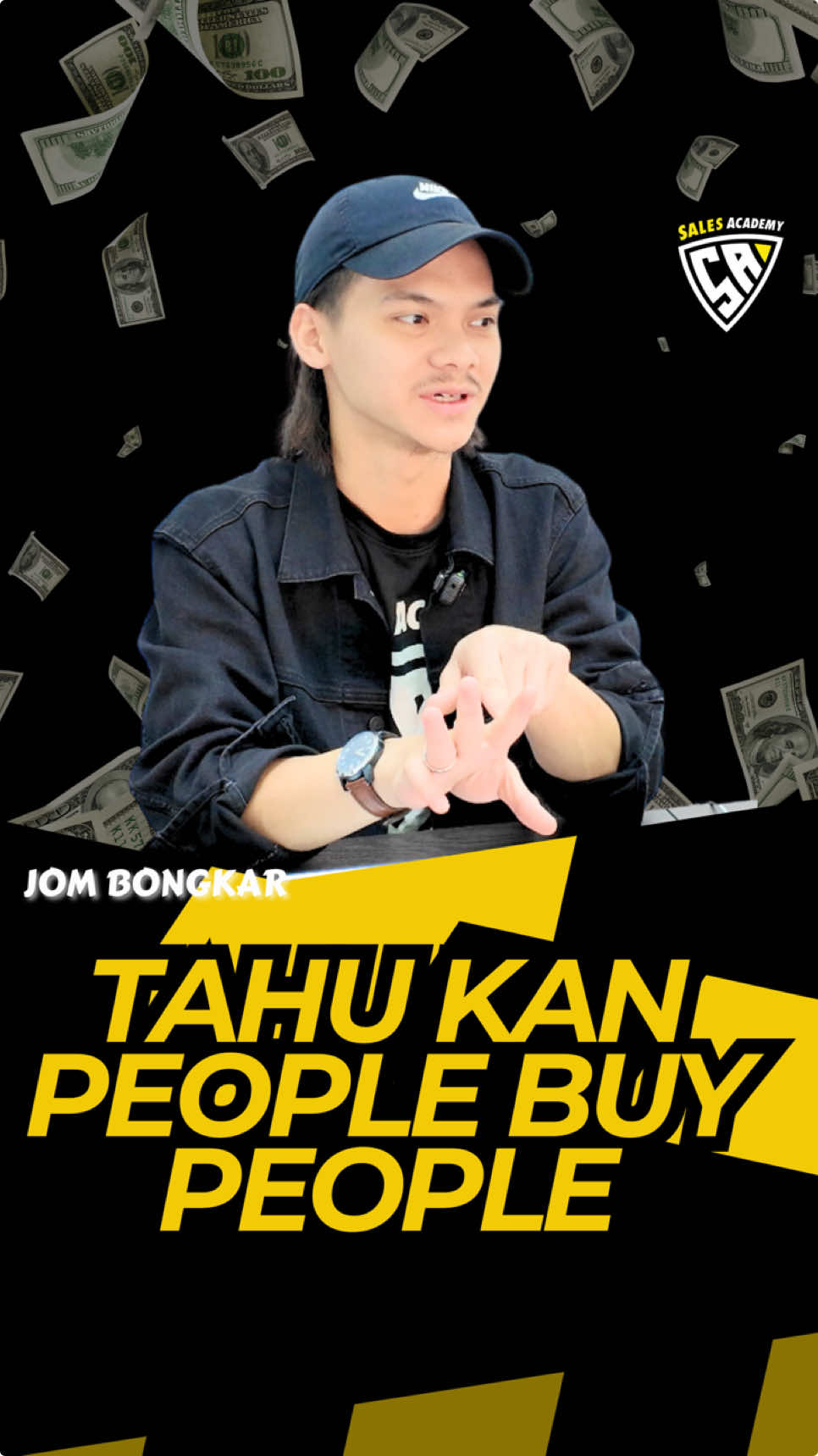 📢 Tip Penting untuk Penjual Hebat: Orang beli sebab apa? 👉 Sebab produk power? 👉 Sebab harga murah? Tak semestinya! 💡 Hakikatnya, orang beli orang. Maksudnya, pelanggan akan percaya dan suka pada kau dulu sebelum mereka yakin nak beli. ✅ Tunjukkan kepercayaan diri. ✅ Cipta hubungan dengan pelanggan. ✅ Jadi versi terbaik diri sendiri. 🔑 Nak closing laju? Belajar jadi orang yang pelanggan suka percaya! #SalesAcademy #TipsJualan #JomClosing #PeopleBuyPeople #TingkatkanSales #CaraClosingSales #MarketingMudah