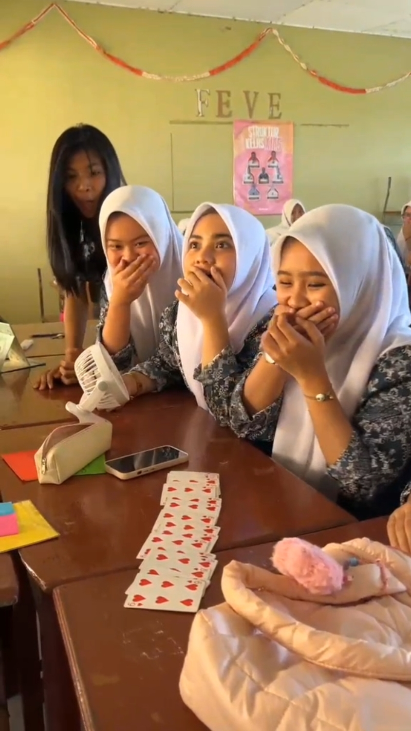 Sulap kartu sama semua! #fyp #xyzbca #pesulap #makassar #smanselmakassar #magic #magician #sulap 