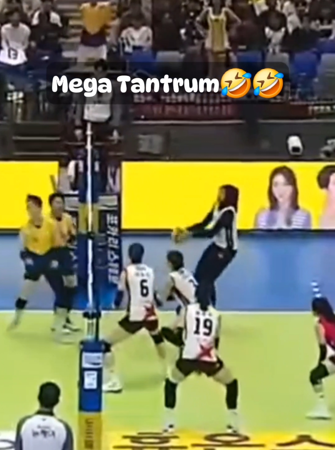 Core match kemarin...🤣🤣 Tantrumnya ga kuat nih anak² paud jkj🤣😭 Ayo Redsparks next match bisa lebih enjoy dan on fire. Kurangi beomsilnya please😭 Jaga kesehatan dan keselamatan kalian, kita sebagai penggemar hanya bisa mendoakan yang terbaik😊 Kalau maunya menang terus yaa memang kita menginginkannya baik penggemar maupun pemainnya. voli itu permainan dan bola itu bundar, we never know 😉 mimin aja menikmati permainan mereka, walaupun ada keselnya juga, tapi yaa bisa apa, kita ga tau keadaan di dalam court😉 #redsparks #jungkwanjang #megawati #megawatihangestri #yeumhyeseon #parkhyemin #parkeunjin #junghoyoung #pyoseungju #nohran #vanjabukilic #jkj 