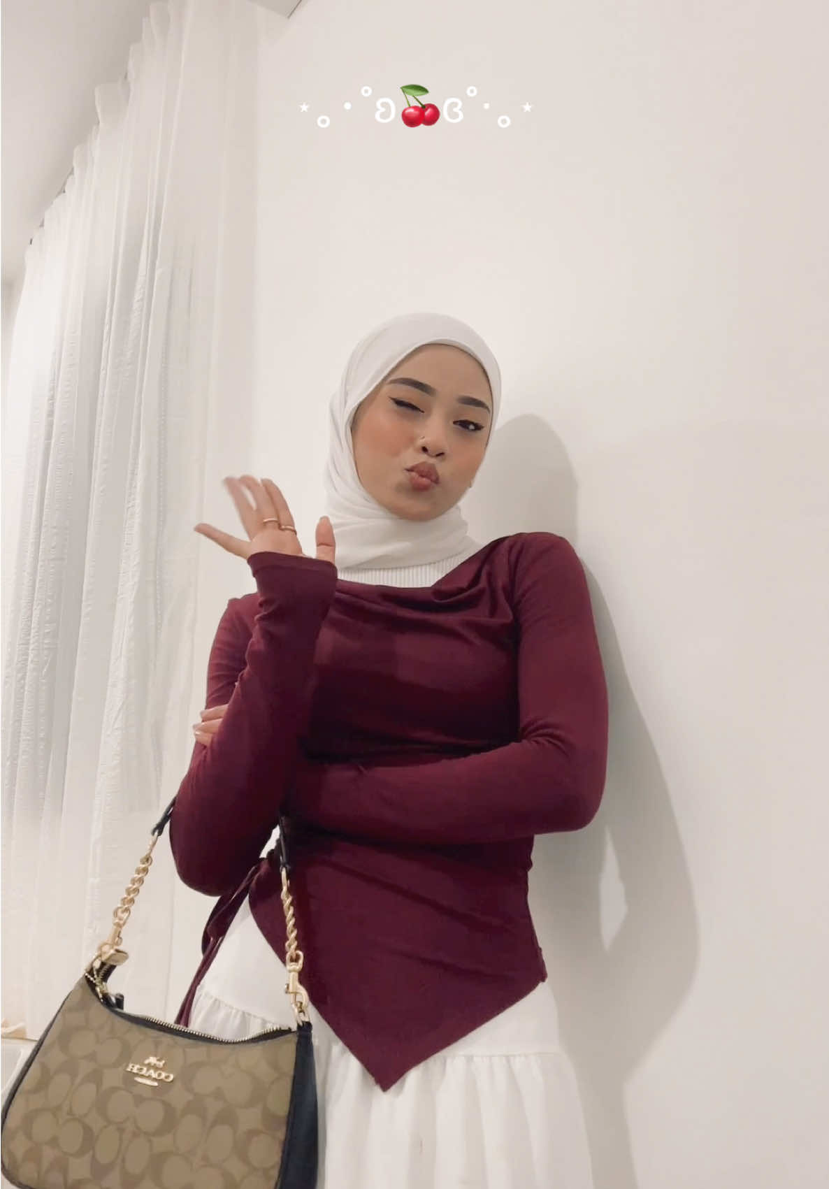 I think i'm in love with maroon colour 🥹