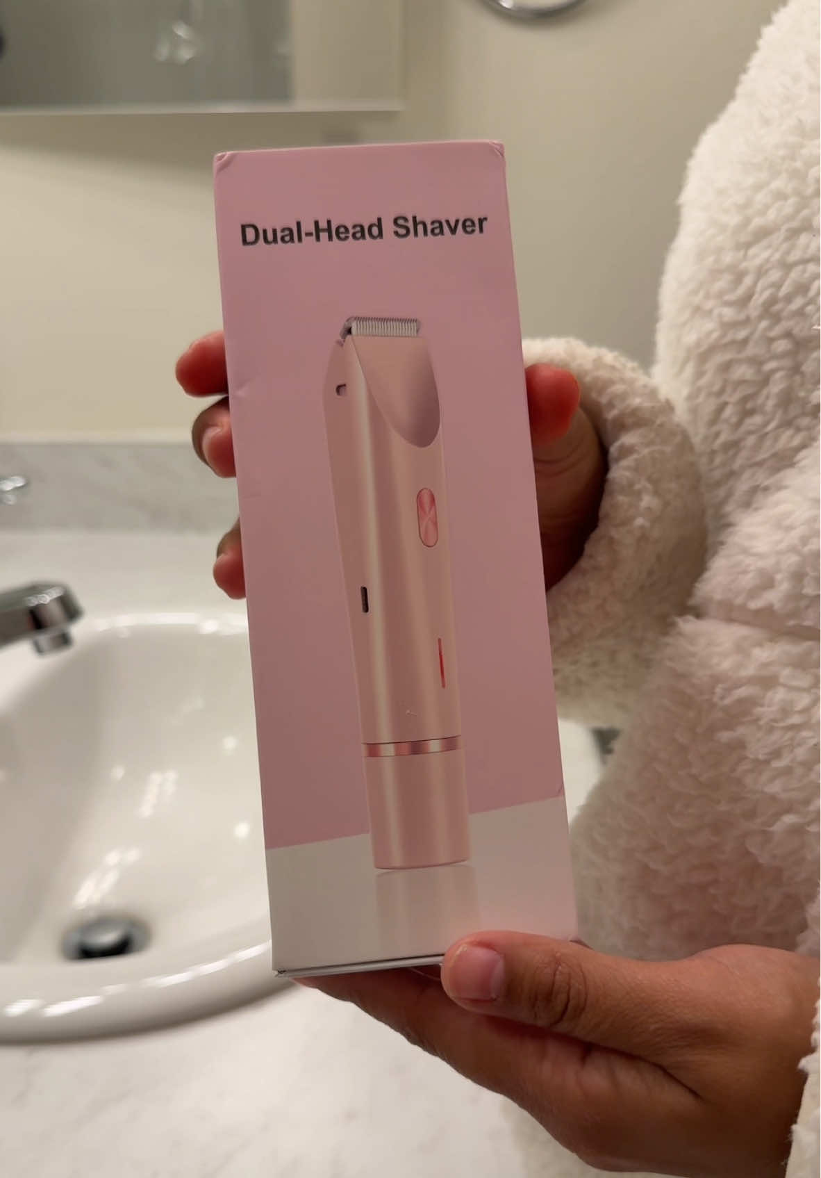 You can use this for body and face!Dont miss out on this deal! #fyp #foryou #dualhead #shaver #girly #faceandbody #TikTokShop #pinkshaver 