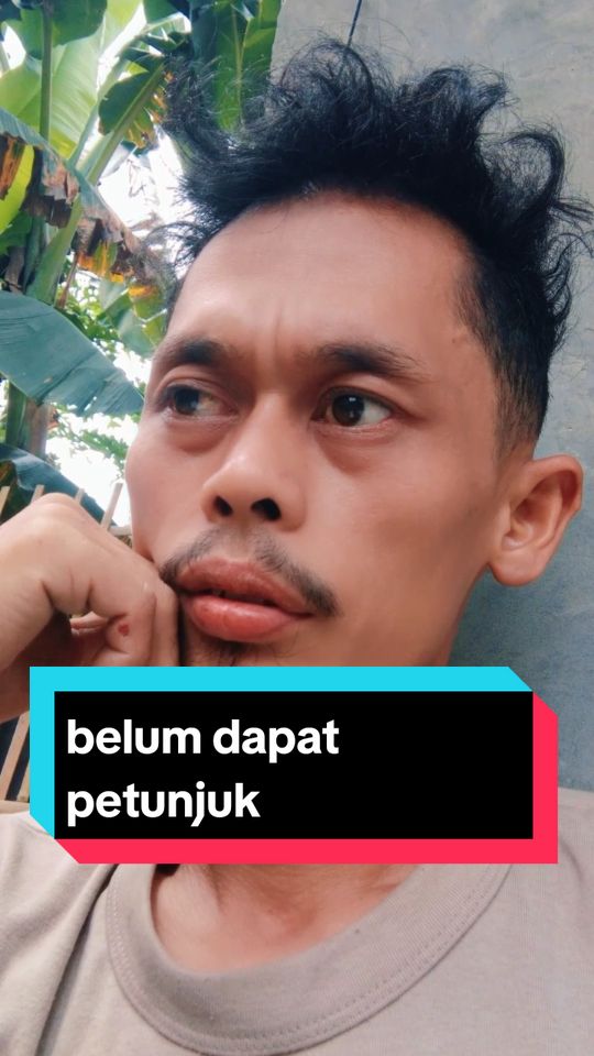 pilih aku atau bulan