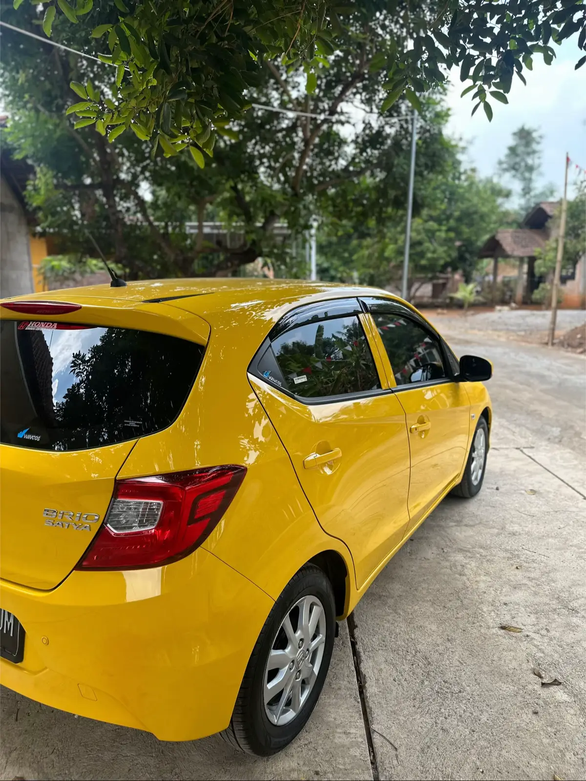 MOBIL SECOND RASA BARU🔥 Honda brio 2022 e satya manual • Tangan pertama dari baru asli H Kendal • Pajak panjang  • Body kaleng nol spet jaminan • Jok cover • Warna favorit  • Full original pabrik 100% (tidak ori uang kembali) • Km low 17 ribu ongoing • Service record honda  • Full lengkap bpkb,stnk,faktur,kunci dobel, manual book • Tanpa pr apapun tanpa lecet sedikitpun, hampir seperti baru • Tinggal tancap gas aja • Ban/velg original bawaan 2020 baut belum pernah dibuka sama sekali, ban serep belum pernah turun • Milik pribadi (saya sendiri)  • Lokasi jepara jawa tengah Info selanjutnya: Inbox/wa : 082243558835 #jualbeli #jualmobilbekas #jualmobilberkualitas #brio #brioallnew #hondabrio #briosatya #jualbrio #jualbriosatya #jualbelimobil #jualbelimobilseken #briokuning #mobilbekasberkualitas #jualbelimobiljateng #jualbelimobilsecond #jualbelimobilsemarang #jualbelimobilkudus #jualbelimobiljepara #allnewbrio #fyp #masukberandafyp #briokuning #jepara #fypシ 