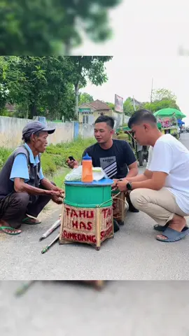 Bkk bagi-bagi Tahu sumedang video full di yt ya kak 🥰🥰 @Bajuku Kekinian @Al Baby Shop Bajuku Kekinian  #bkk #fyp #bajukukekinian #fypage #belitang #sedih