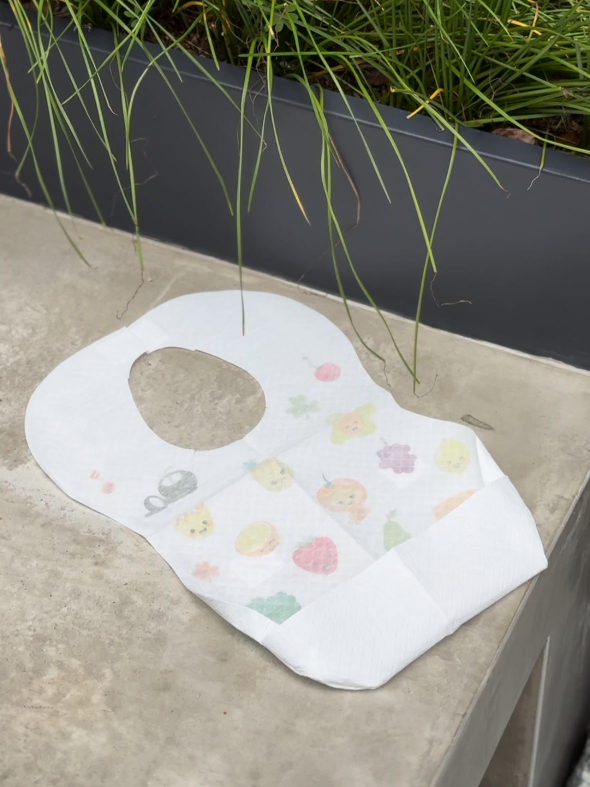 Mess-free meals anywhere! 🍽️ Disposable Bibs perfect for home, dining out, or travel! Keep your little ones clean and enjoy hassle-free cleanups, wherever you are. #GrapeblyPortableBibs #MessFreeMeals #ParentingEssentials