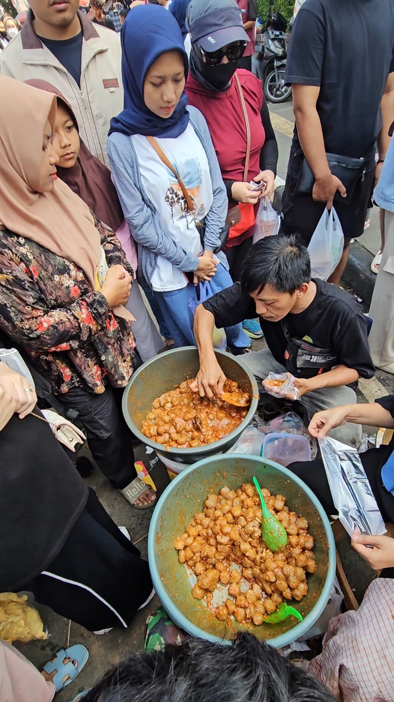 total 25 baskom ludes 2 jam sampe di datengin artis.. lokasi cfd cianjur kota #idebisnis #fypシ #idejualan #ideusaha #trending #viral  #cilokviral