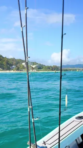 Dodging the surfers are coming in through Currumbin bar today. #tillerlife #fyp #foryou😍🔥 #fypageシ #yamahaf90 #foryoupageofficiall #foryoupage❤️❤️ #foryou🔥 #🔥 #fypage #yamahaoutboards #foryoupage #foryo #aquamasteralloyboats #foru #foryoupagee #fyppppppppppppppppppppppp #currumbinbeach #currumbinalley #elephantrock 