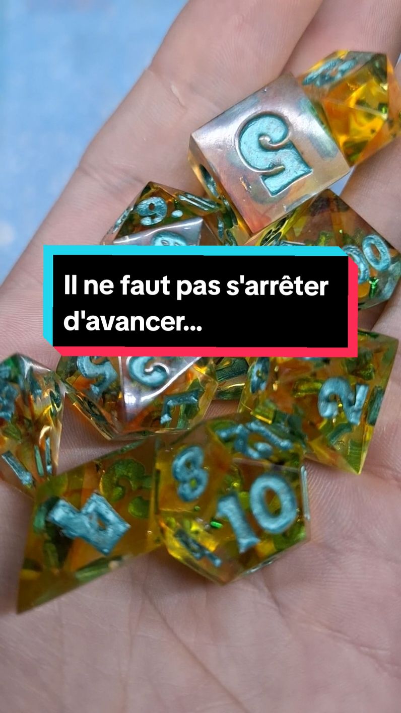 Il faut croire en ses rêves pour avancer mais surtout il faut avancer pour croire en ses rêves ✨ #jdr #dice #pathfinder #dnd #jeuderole #artisanat #epoxy #reve #motivation 