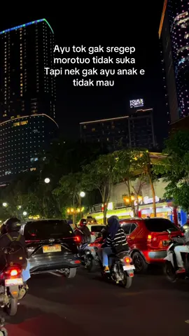 Ngene gak seh konsep e hahahah wong lanang , #surabaya #surabayatiktok #surabayahitz #surabayamalam #nightvibes #vibes #vibessurabaya #tunjungan #masukberanda #foryou #fyp 